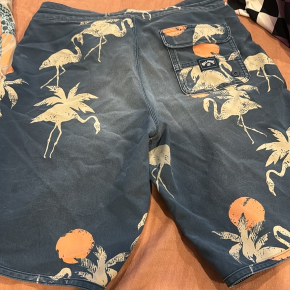 Billabong board shorts Size 28. - Picture 3 of 3